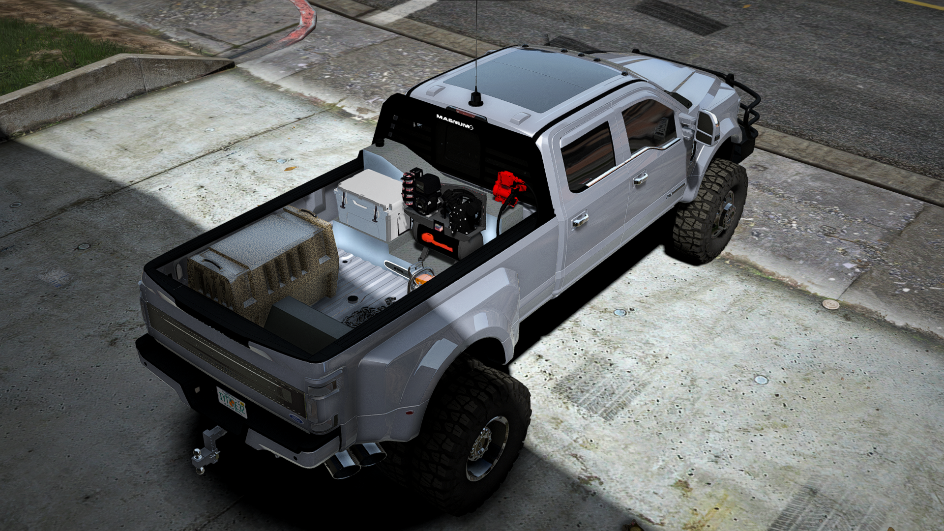 Side and rear view of Custom F350 Dually GTA V vehicle for FiveM